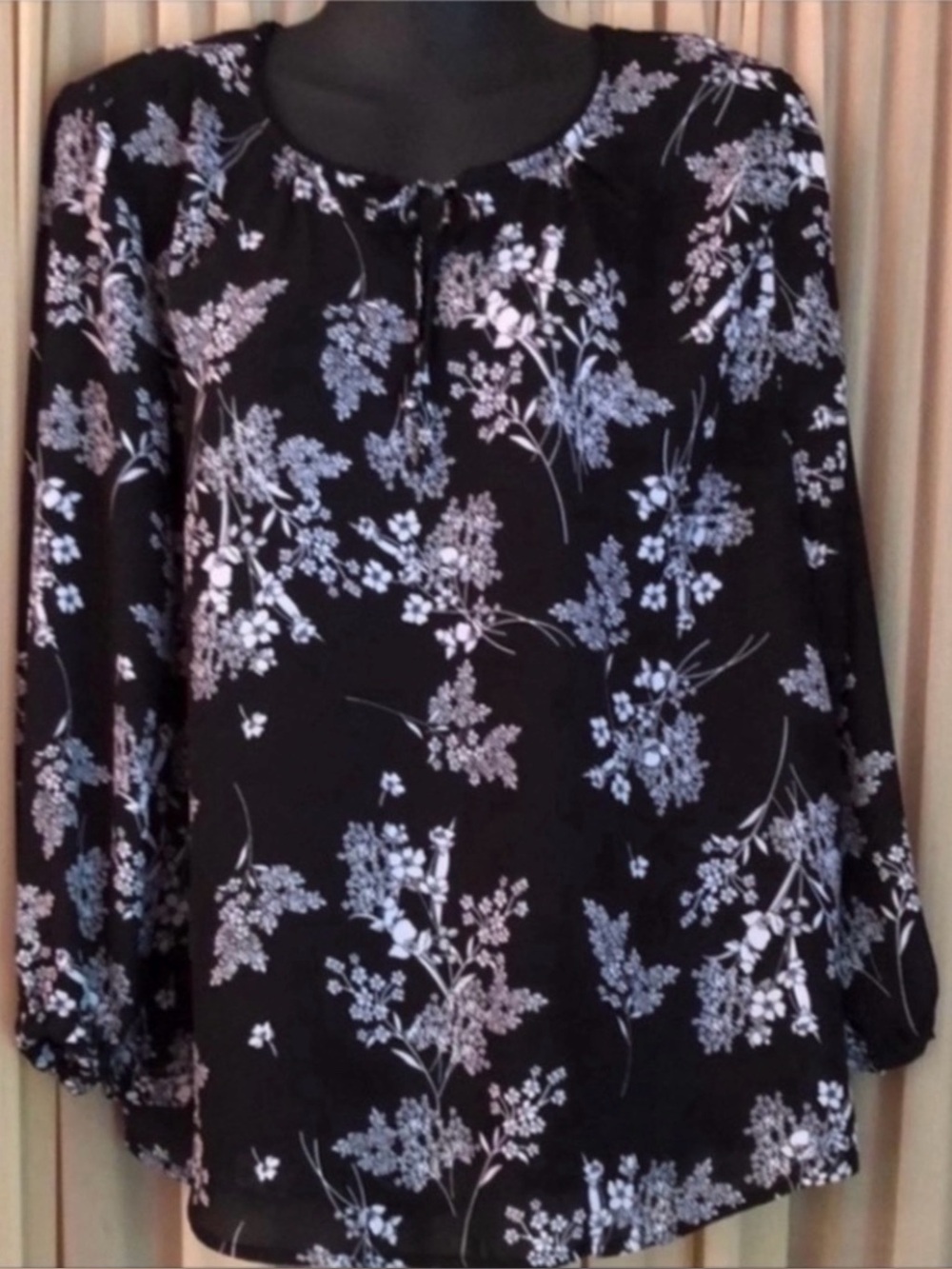 Beautiful Black/White Floral XL Alfani Blouse